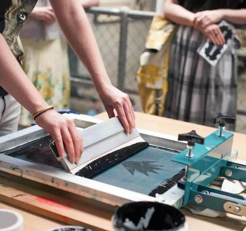 （圖：涂料印花工藝展示圖）