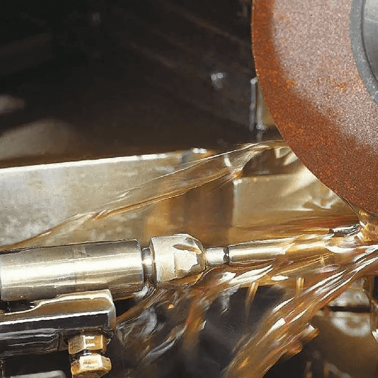 （圖：全合成切削液展示圖）