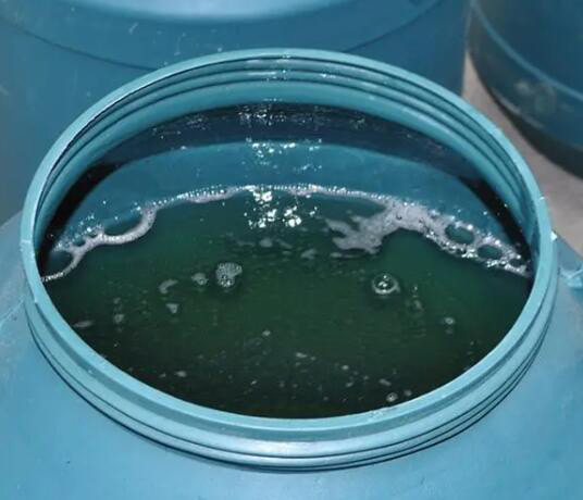 （圖：工業(yè)清洗劑展示圖）